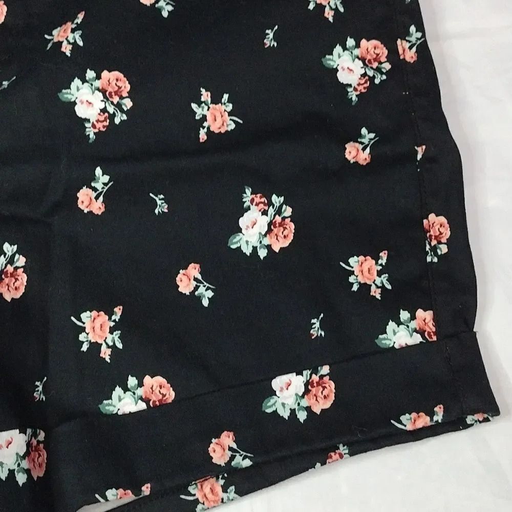 Torrid Black Pink Floral Mid Rise Stretch Sateen Belted Shorts SZ 12 - Picture 7 of 12